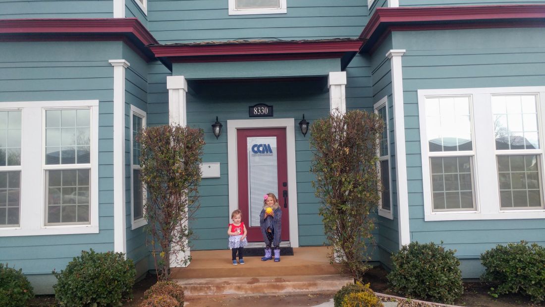 2 Kids in front of blue house